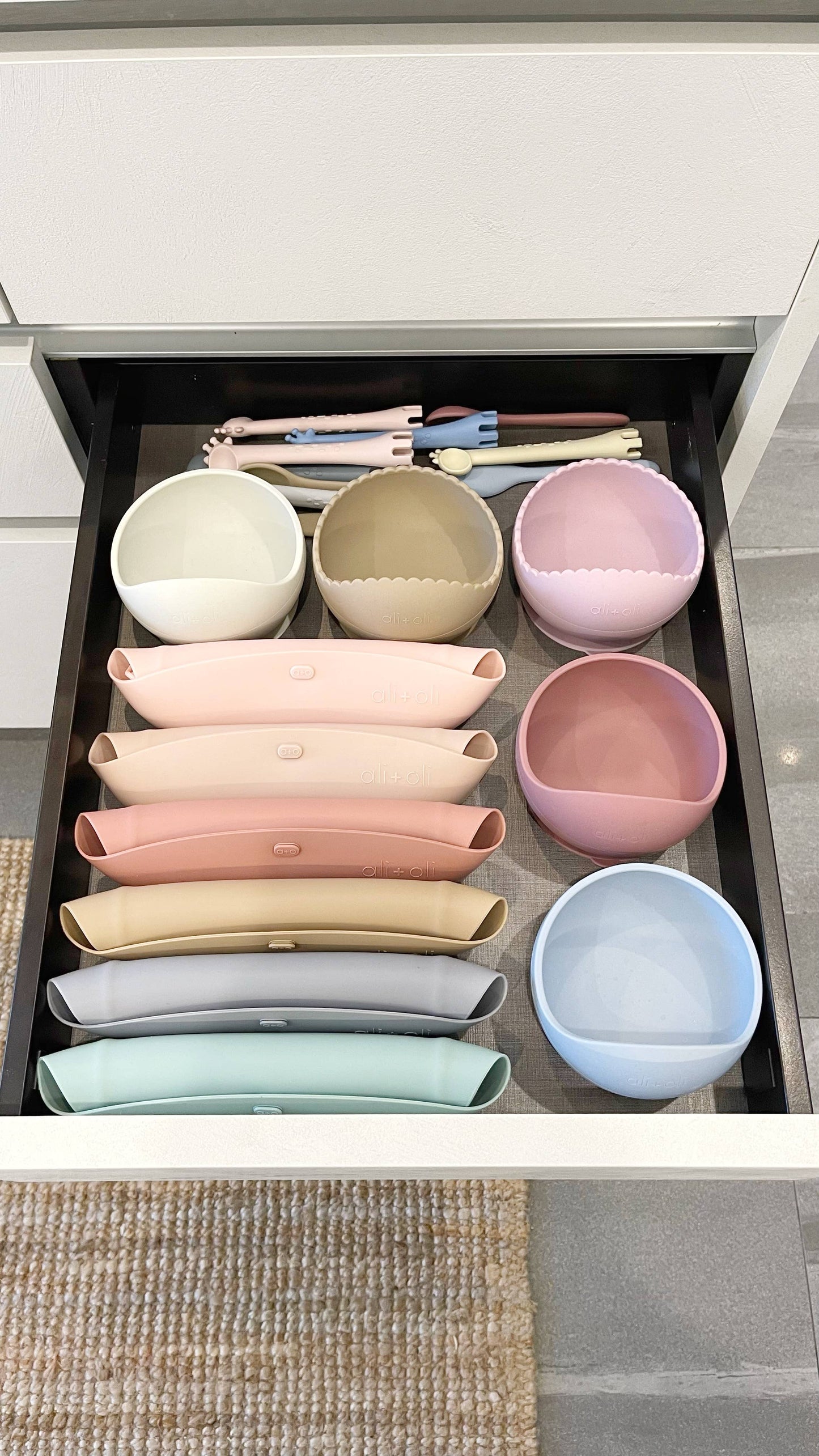 Silicone Baby Bib Roll Up & Stay Closed (Blush)